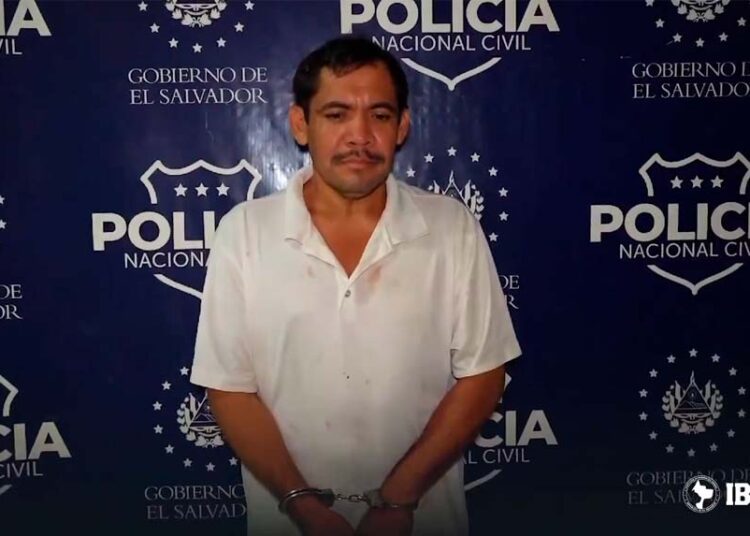 Capturan a hombre que fue grabado lanzando a un perrito vivo a un río en San Miguel