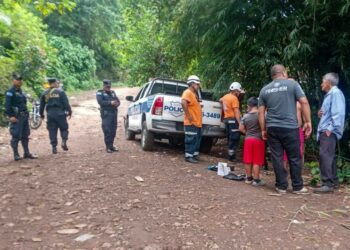 Al menos 16 miembros de una iglesia resultaron lesionados en vuelco de pick up en Sonsonate
