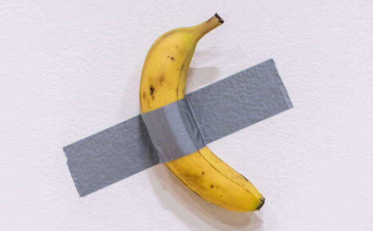 La obra de arte del plátano pegado a una pared de Maurizio Cattelan se vende en subasta por casi seis millones de euros