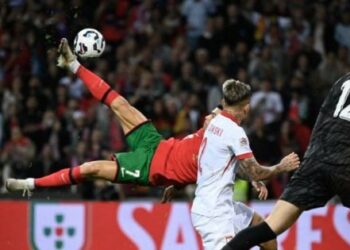 Magnífico gol de chilena que anotó Cristiano Ronaldo en el triunfo 5-1 de Portugal sobre Polonia