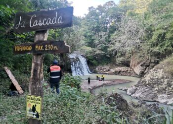 Fallecen ahogados en una poza dos hermanos que celebraban su graduación como bachilleres