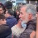 VIDEOS: Abuchean y tiran barro a los reyes de España en su visita a las zonas afectas por la DANA