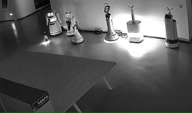 Un robot ‘secuestra’ a sus compañeros para que se vayan del trabajo