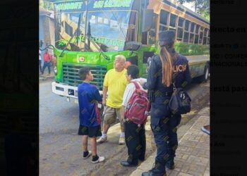 Mujer fallece al interior de un bus de la ruta 205, al parecer por infarto