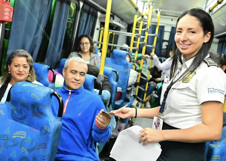 Más de 7 mil salvadoreños acuden al Festival de las Flores, en Guatemala