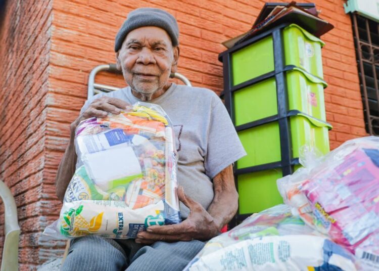 Alcaldía construirá vivienda a pareja de ancianos que la perdió en un incendio, en San Martín