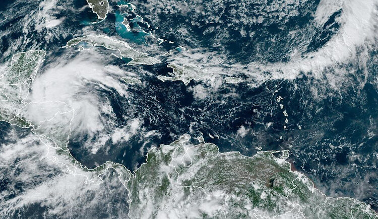 Se forma la tormenta tropical Sara y amenaza con inundaciones peligrosas a Honduras