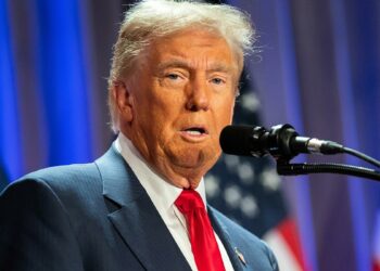 Trump anuncia nuevos aranceles para China, Canadá y México