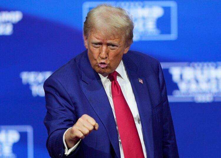 Tras el pedido del fiscal especial, la jueza desestimó el caso de interferencia electoral contra Trump