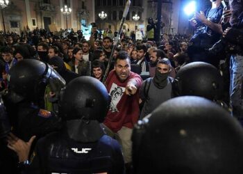 Protestas por la DANA en Valencia dejan 39 policías heridos