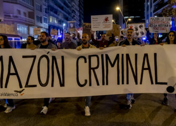 Casi 50 organizaciones se manifiestan en Valencia para exigir la dimisión del presidente valenciano Carlos Mazón