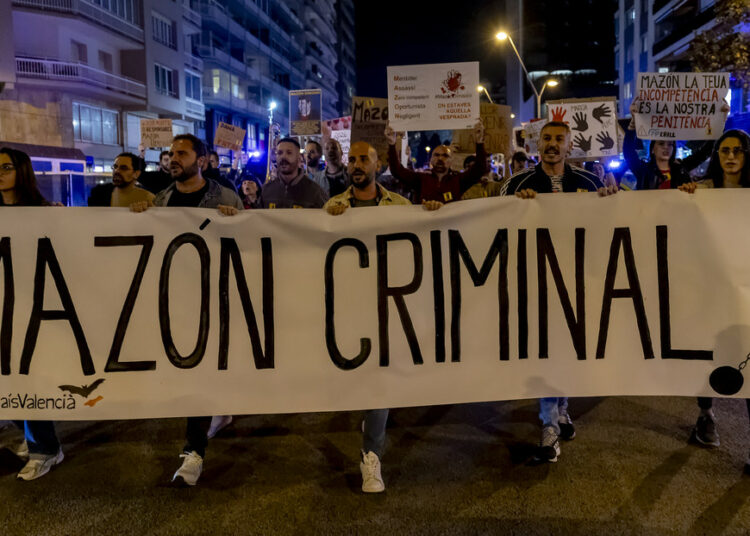 Casi 50 organizaciones se manifiestan en Valencia para exigir la dimisión del presidente valenciano Carlos Mazón