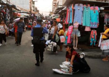 Vendedores informales ya no podrán regresar a las calles declaradas libres de ventas, decretó alcaldía de San Salvador