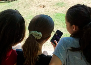 Brasil prohíbe los celulares en las escuelas y colegios