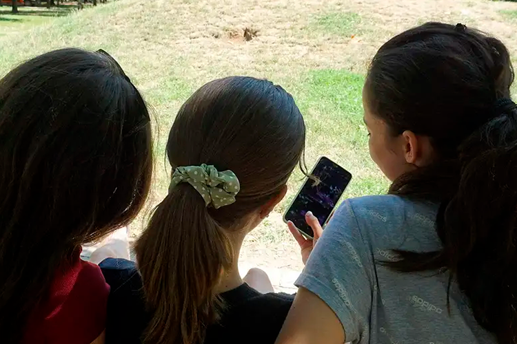 Brasil prohíbe los celulares en las escuelas y colegios