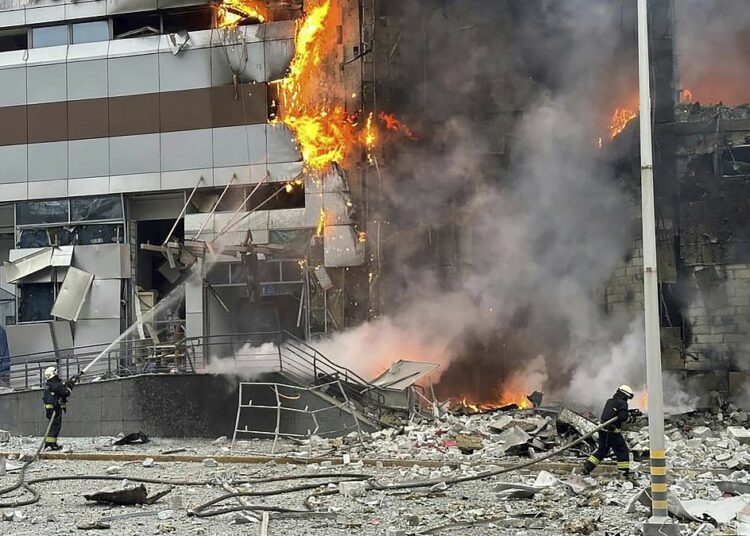 Ataque ruso con misiles contra Kiev deja un muerto