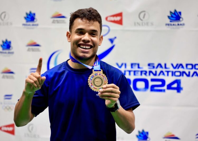 El salvadoreño Uriel Canjura se corona campeón iberoamericano de bádminton
