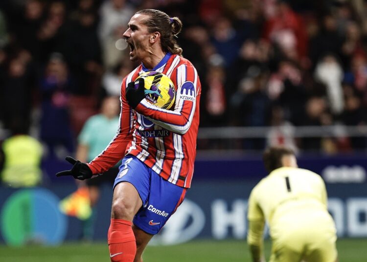 El Atlético de Madrid hunde al Valladolid con una manita y ya mira al líder