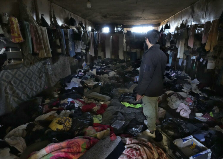 Hallaron 15 cuerpos con signos de tortura en la prisión siria de Sednaya y 40 más en la morgue de un hospital de Damasco