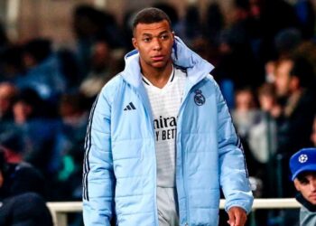 Mbappé se retiró lesionado en el primer tiempo del partido ante Atalanta por Champions