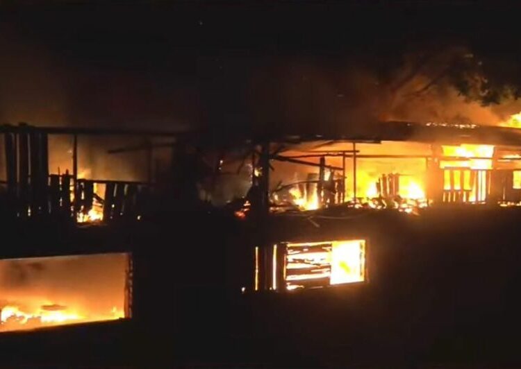 Incendio en un mercado de la capital de Honduras