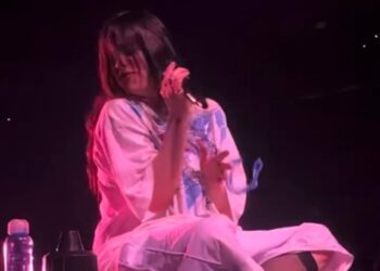 Lanzan objeto a Billie Eilish en pleno concierto