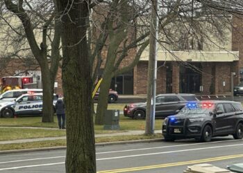 Al menos tres muertos y seis heridos por un tiroteo en una escuela de Wisconsin