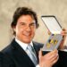 Tom Cruise recibe el premio más prestigioso que puede otorgar la Armada de EE.UU. a un civil
