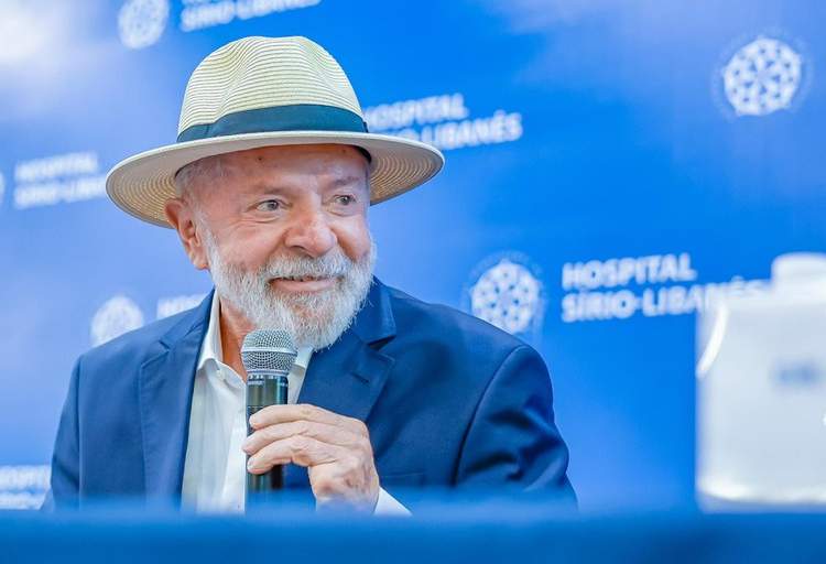 Médicos autorizan regreso de Lula a Brasilia