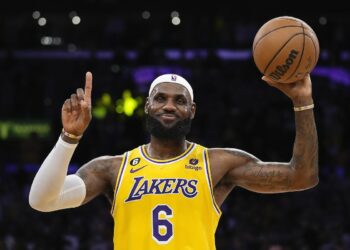 Un nuevo récord para LeBron James: de nuevo supera a Kareem Abdul-Jabbar en la historia de la NBA