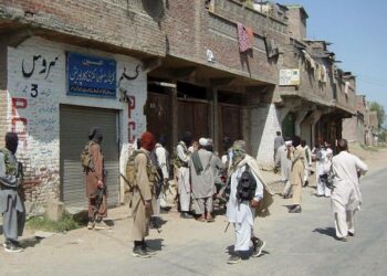 Ataque talibán deja 16 soldados muertos en Pakistán