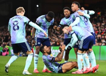 Arsenal golea al Crystal Palace y acecha lo alto de la Premier League