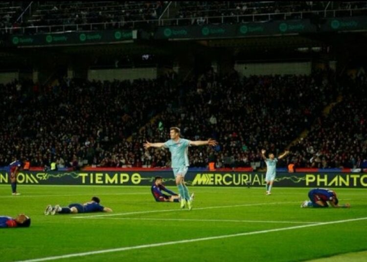 Atlético Madrid sorprende al Barcelona y le arrebata el liderato de LaLiga