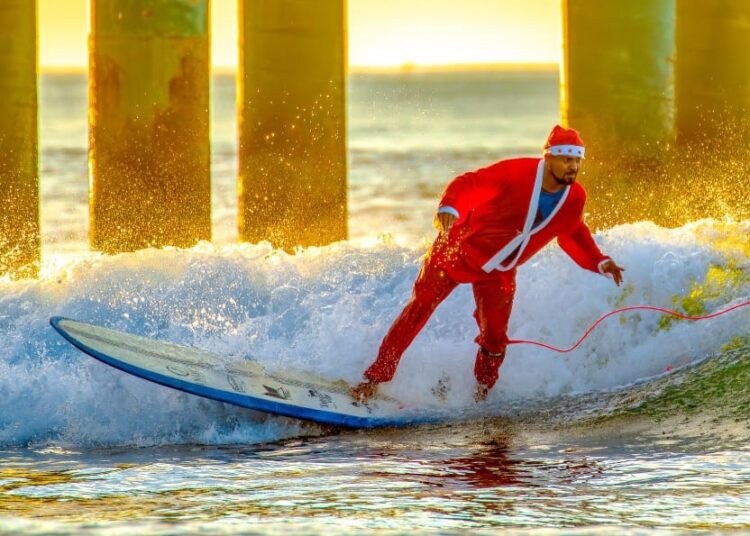 El Salvador surfea hacia el éxito turístico con Surf City en esta navidad
