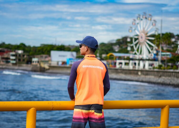 Sistema nacional de protección civil refuerza seguridad en playas, ventas de pólvora y restaurantes durante fin de año