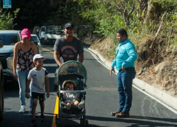 Más de 1,000 habitantes de Cantón El Pital se benefician con nueva calle asfaltada