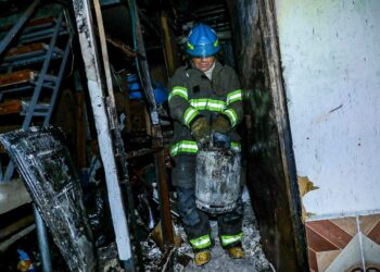 Reacción inmediata de Bomberos permitió apagar incendio sin víctimas en San Salvador