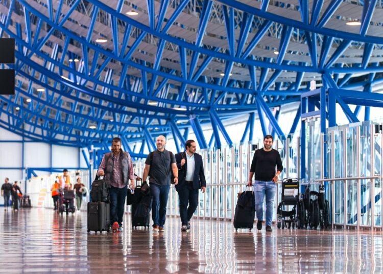 El Salvador rompe récord histórico de 5 millones de viajeros anuales en el Aeropuerto Internacional