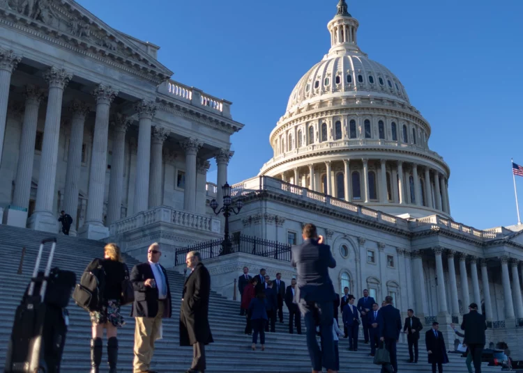 EEUU evita por poco parálisis del gobierno antes de Navidad