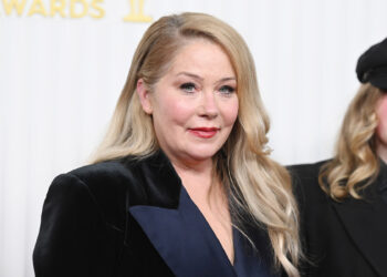 Christina Applegate notó los primeros síntomas de la esclerosis múltiple tras caerse en ‘Dead To Me’
