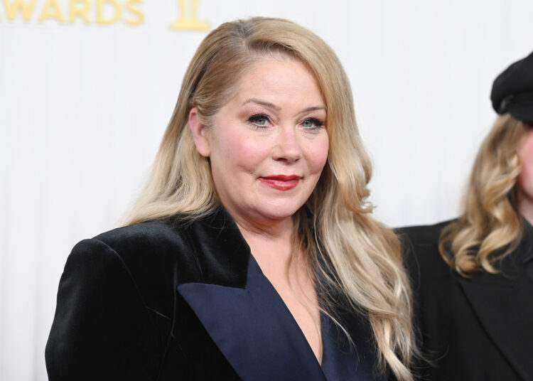 Christina Applegate notó los primeros síntomas de la esclerosis múltiple tras caerse en ‘Dead To Me’