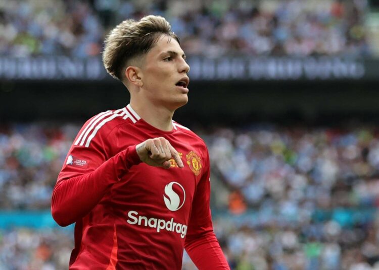 Manchester United respaldaron Garnacho en medio de los rumores que lo ligaban a difundir las formaciones de su equipo en la previa a cada partido