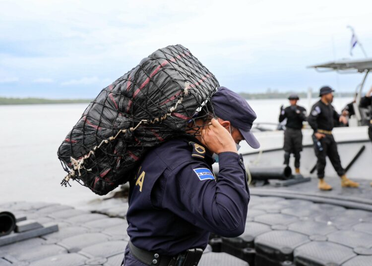 Presentan droga incautada en altamar el pasado 19 de diciembre