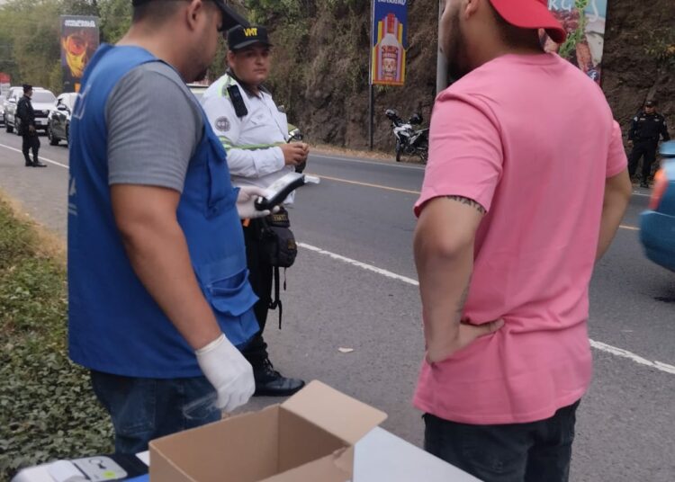 Autoridades sacan de circulación a más conductores en estado de ebriedad