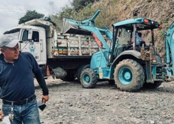 Alcaldía de Santa Ana continúa con recuperación vial de la ciudad construyendo calles en El Pinalon