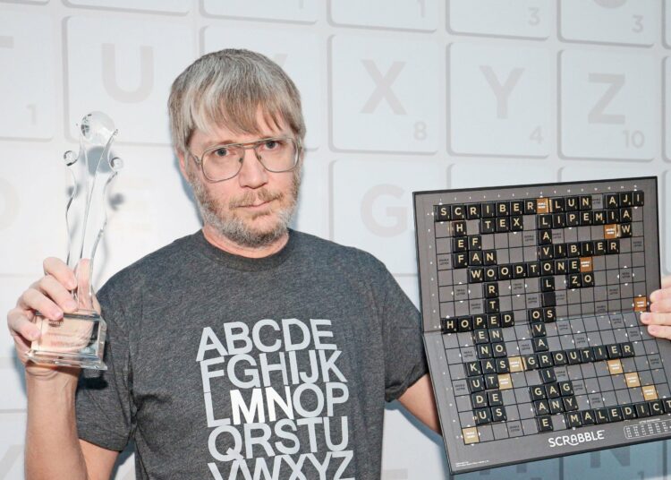 Gana el mundial de Scrabble en español sin hablar el idioma