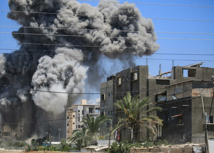 Israel bombardea Yemen en respuesta a ataques de hutíes