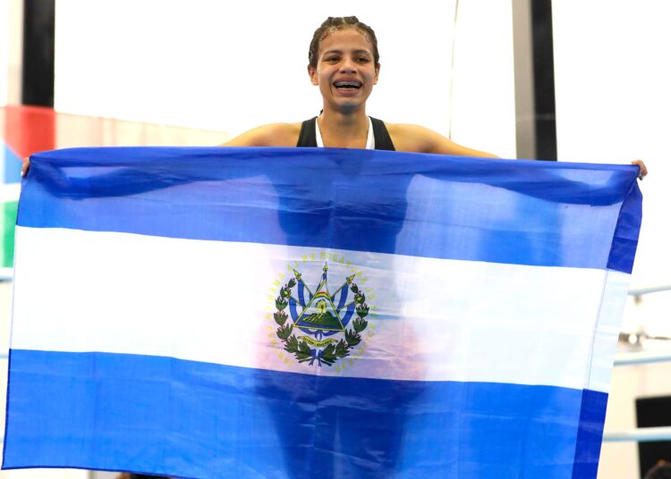Las salvadoreñas Yasmín Henríquez Aguiluz, Marcela Delgado e Ivonne Nóchez, ganan medallas oro y plata en los Juegos Bolivarianos
