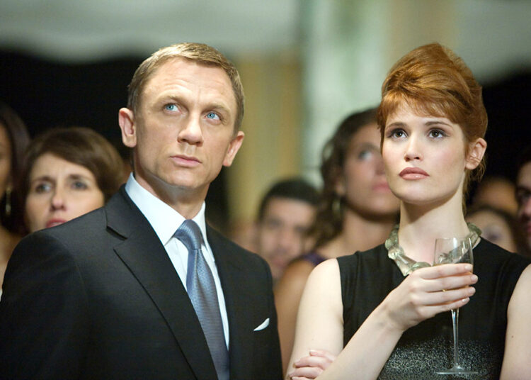 Actriz de ‘Quantum of Solace’ dice que ninguna mujer puede interpretar a James Bond