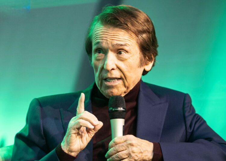 Cancela Raphael sus próximos conciertos